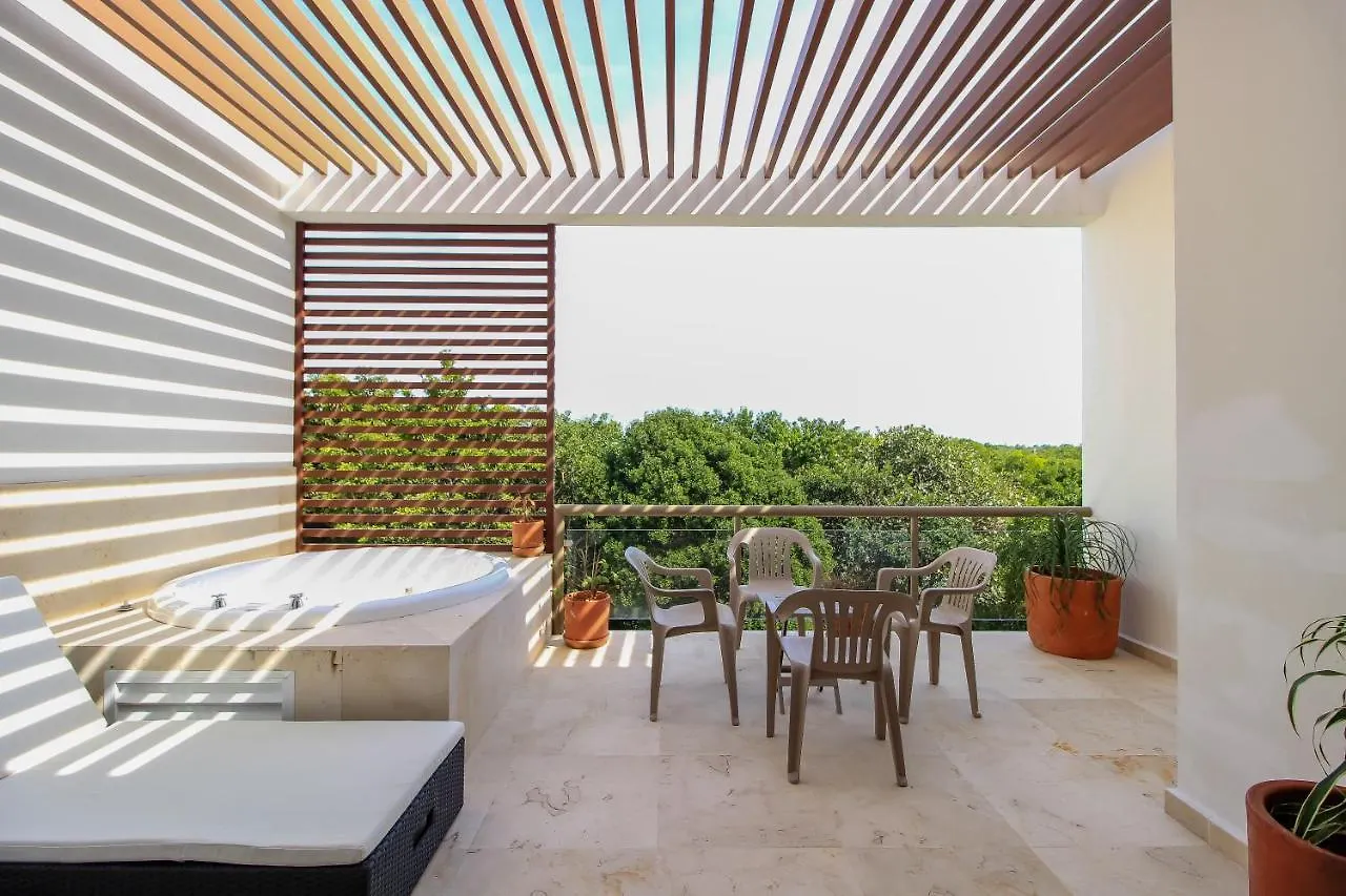 אקומל Exceptional 2Story Penthouse With Hot Tub And Rooftop Terrace In Bahia Principe 0*,  מקסיקו