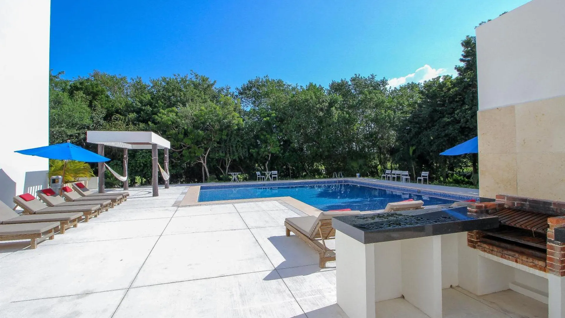 Exceptional 2Story Penthouse With Hot Tub And Rooftop Terrace In Bahia Principe Akumal
